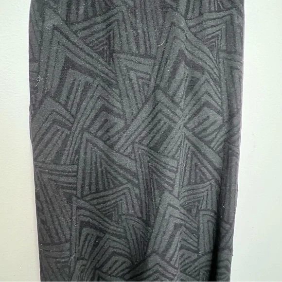 Fabletics Black Racerback Geometric Design Size Medium - Picture 3 of 10